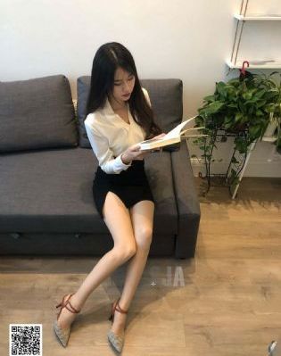 欧美卡其色半身裙街拍_BD英语手机在线观看